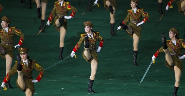 north-korea-girls-soldier.jpg